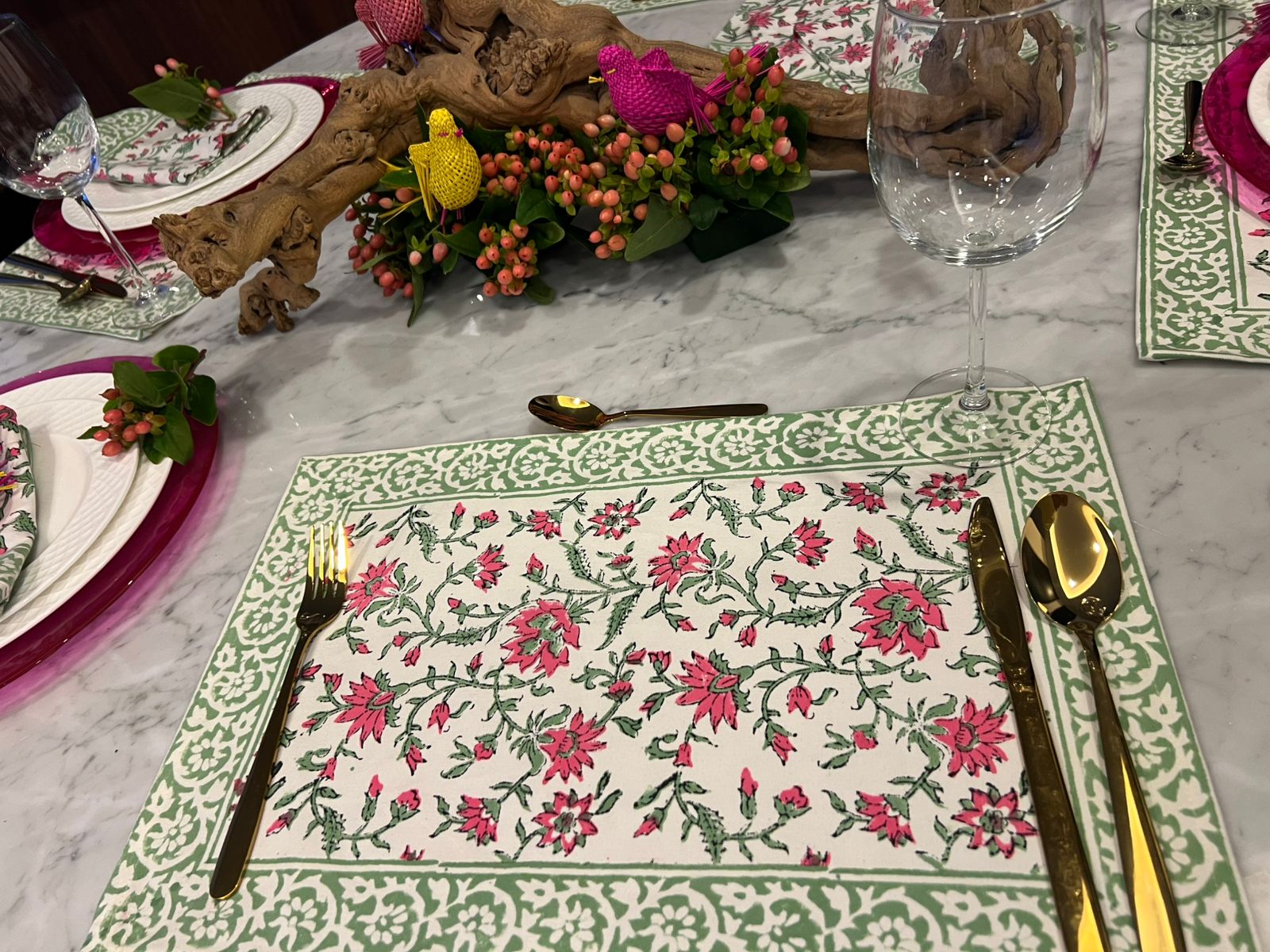 JUEGO DE 6 INDIVIDUALES CON 6 SERVILLETAS Y CAMINO SILVERSTRE